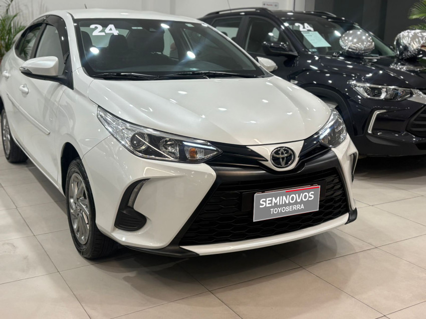 toyota yaris xs sedan 1.5 flex  automatico18