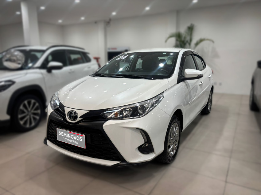 toyota yaris xs sedan 1.5 flex  automatico2