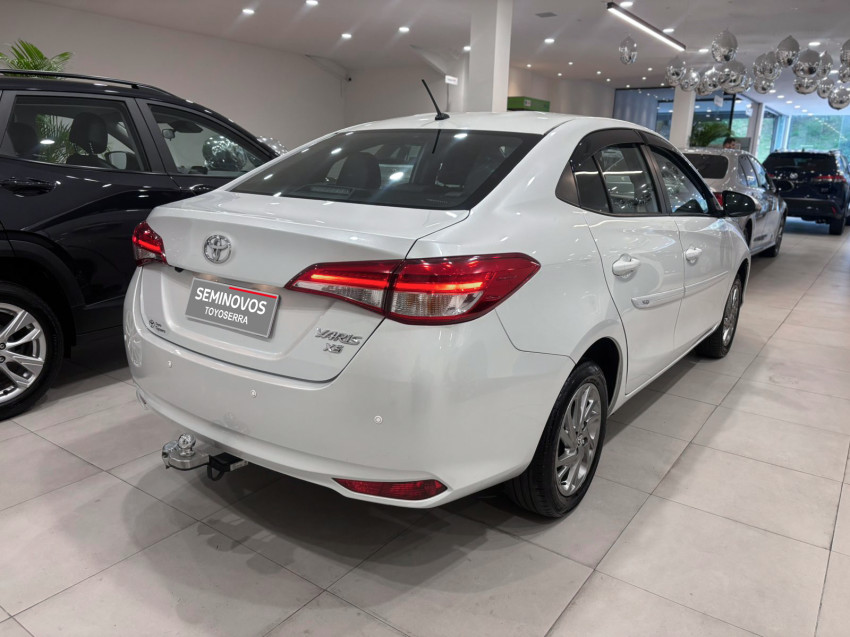 toyota yaris xs sedan 1.5 flex  automatico4