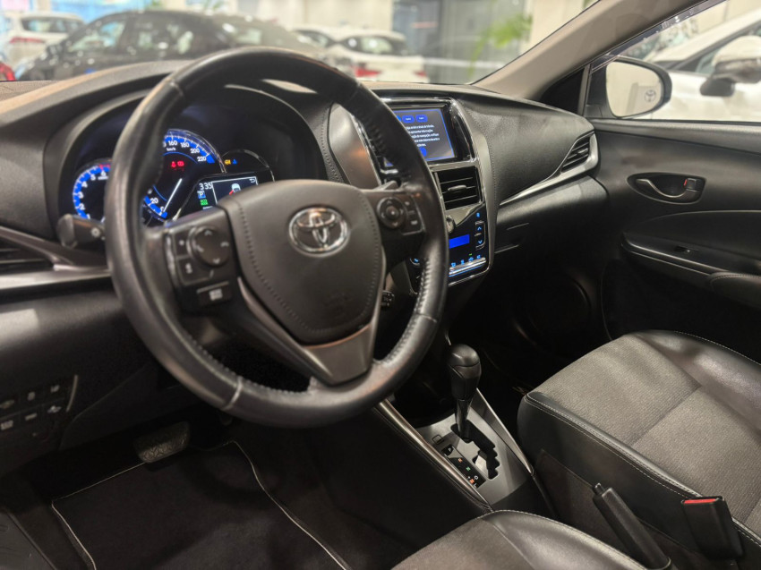 toyota yaris xs sedan 1.5 flex  automatico10