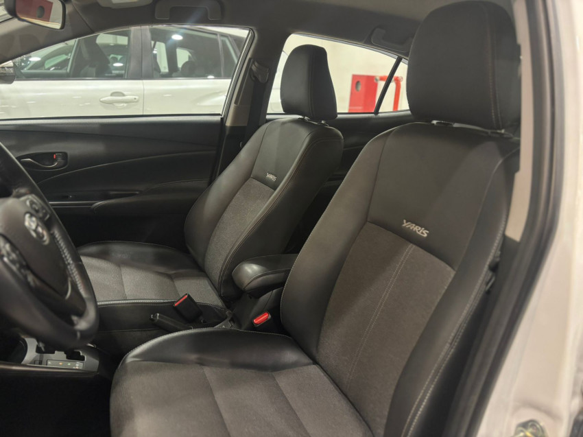 toyota yaris xs sedan 1.5 flex  automatico7