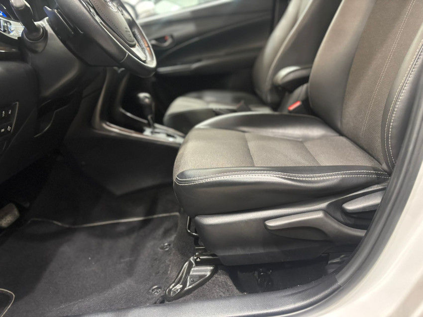 toyota yaris xs sedan 1.5 flex  automatico16