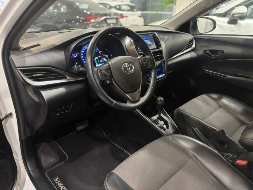 toyota yaris xs sedan 1.5 flex  automatico9