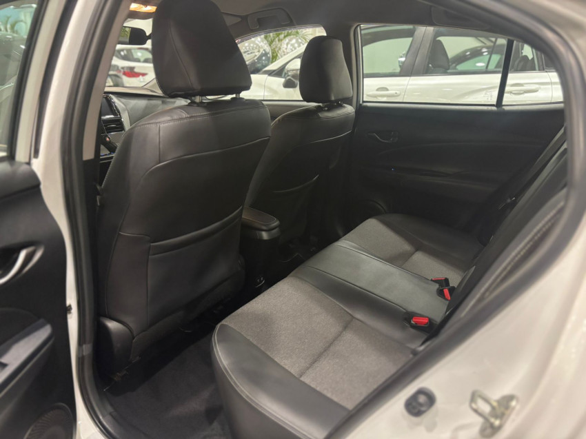 toyota yaris xs sedan 1.5 flex  automatico8