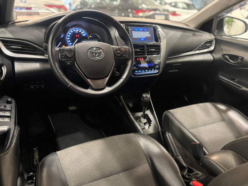 toyota yaris xs sedan 1.5 flex  automatico11