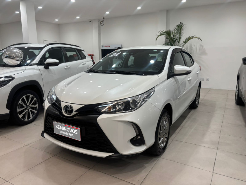 toyota yaris xs sedan 1.5 flex  automatico1