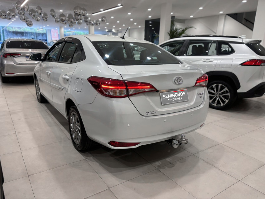 toyota yaris xs sedan 1.5 flex  automatico5