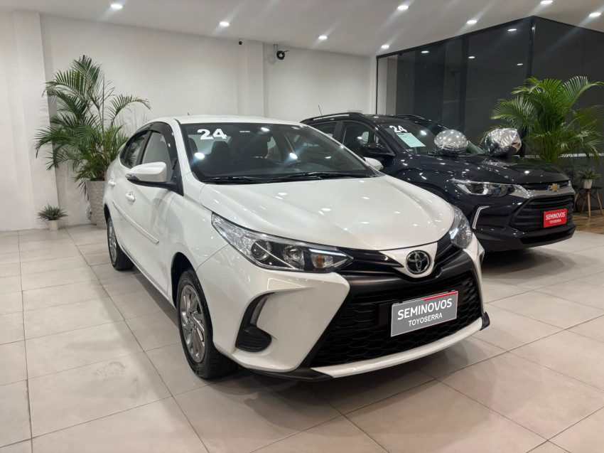 toyota yaris xs sedan 1.5 flex  automatico3
