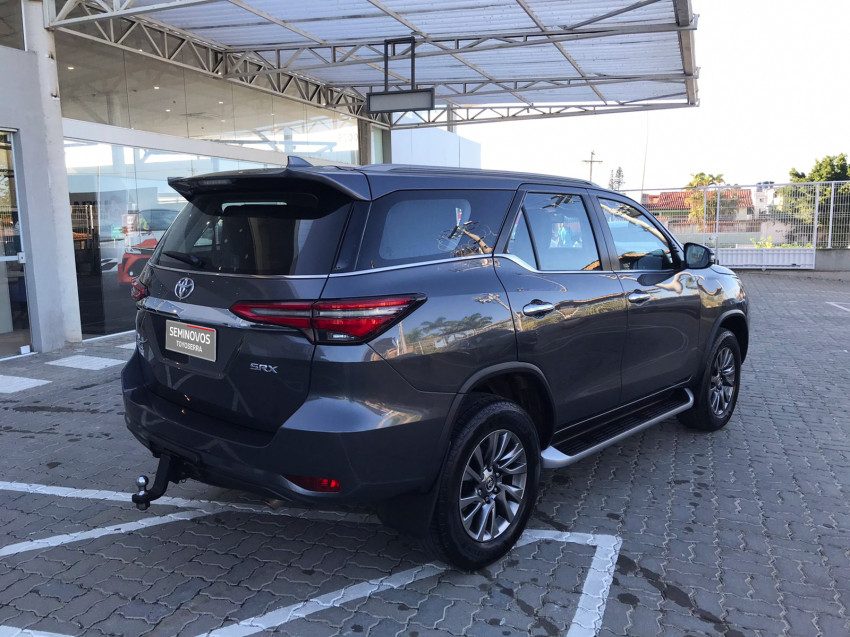 toyota hilux sw4 srx 4x4 2.8  dies. automatico4