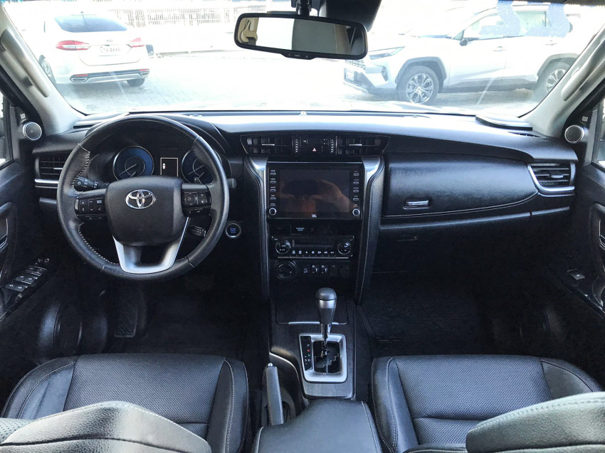 toyota hilux sw4 srx 4x4 2.8  dies. automatico6