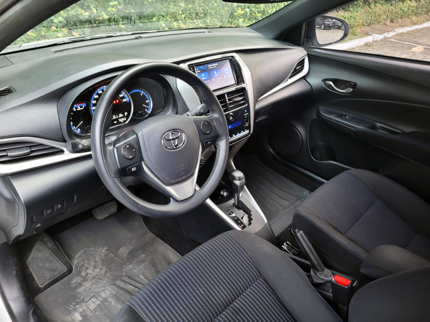 toyota yaris xl plus con. 1.5 flex  automatico9