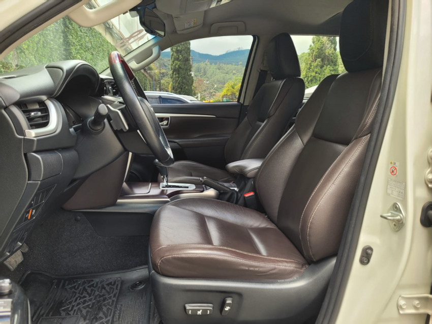 toyota hilux sw4 srx 4x4 2.8  dies. automatico7