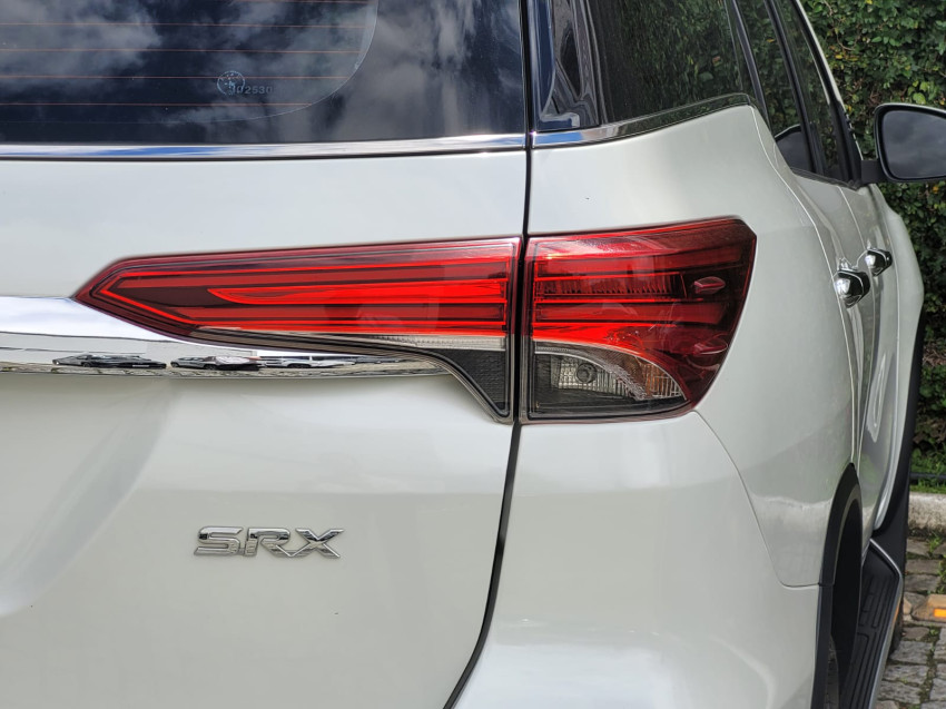 toyota hilux sw4 srx 4x4 2.8  dies. automatico19