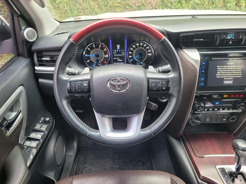 toyota hilux sw4 srx 4x4 2.8  dies. automatico10