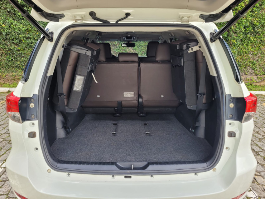 toyota hilux sw4 srx 4x4 2.8  dies. automatico17