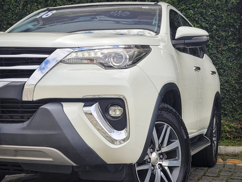 toyota hilux sw4 srx 4x4 2.8  dies. automatico18