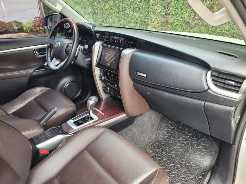 toyota hilux sw4 srx 4x4 2.8  dies. automatico16