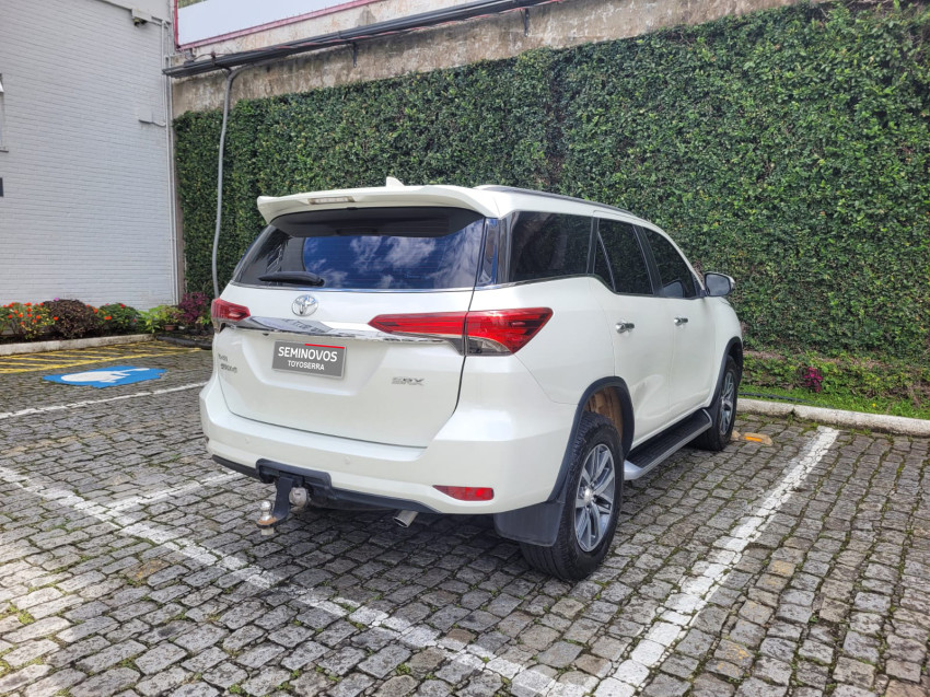 toyota hilux sw4 srx 4x4 2.8  dies. automatico4