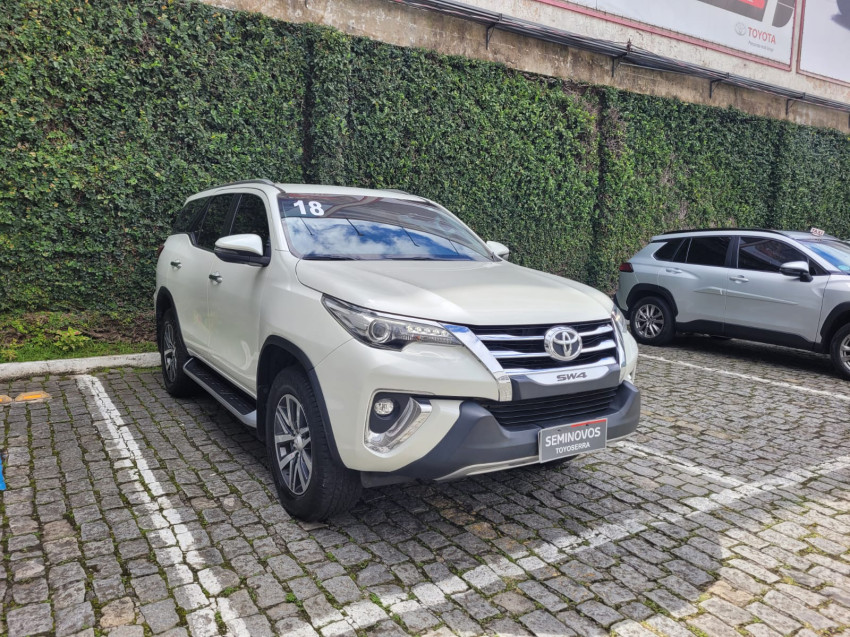 toyota hilux sw4 srx 4x4 2.8  dies. automatico3