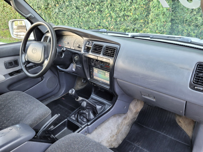 toyota hilux sw4 4x4 3.0  tb diesel13
