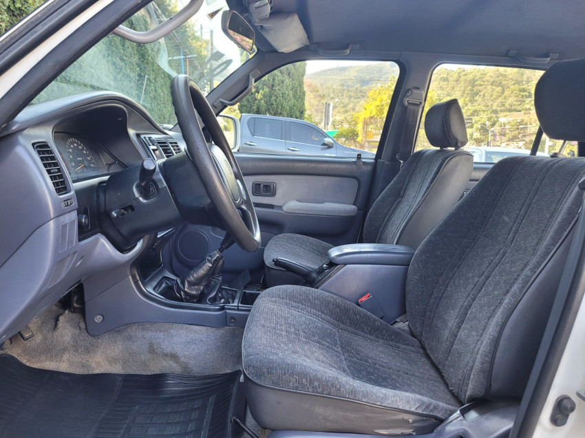 toyota hilux sw4 4x4 3.0  tb diesel7