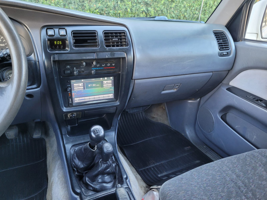toyota hilux sw4 4x4 3.0  tb diesel11