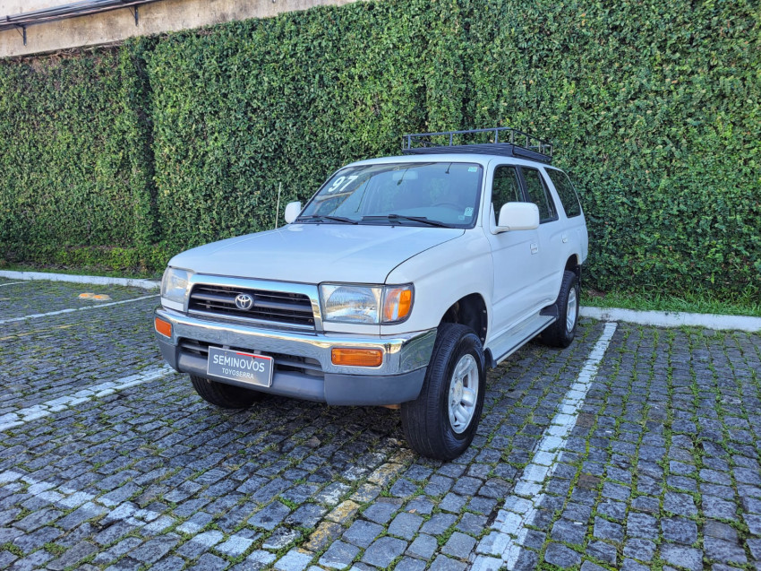 toyota hilux sw4 4x4 3.0  tb diesel1