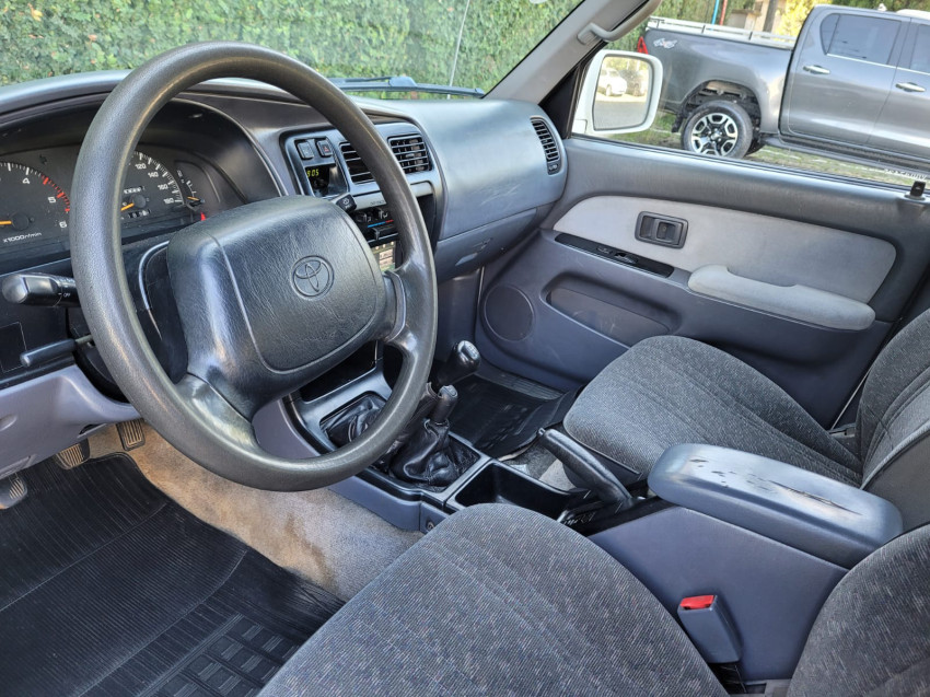 toyota hilux sw4 4x4 3.0  tb diesel9