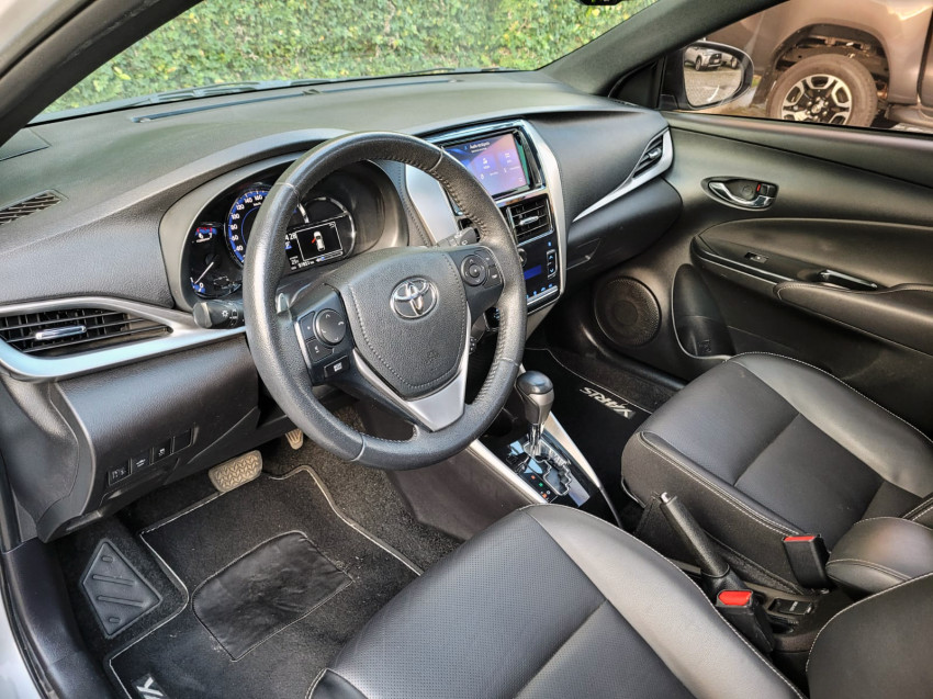 toyota yaris xls connect 1.5 flex  automatico9