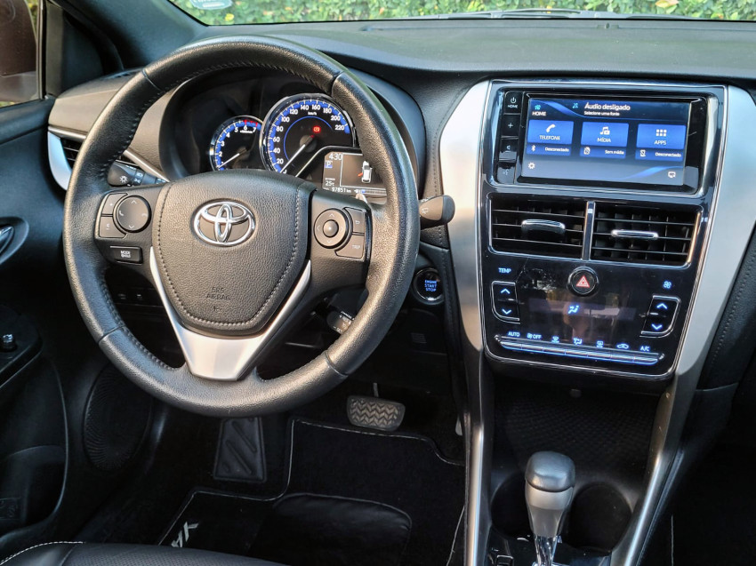 toyota yaris xls connect 1.5 flex  automatico14