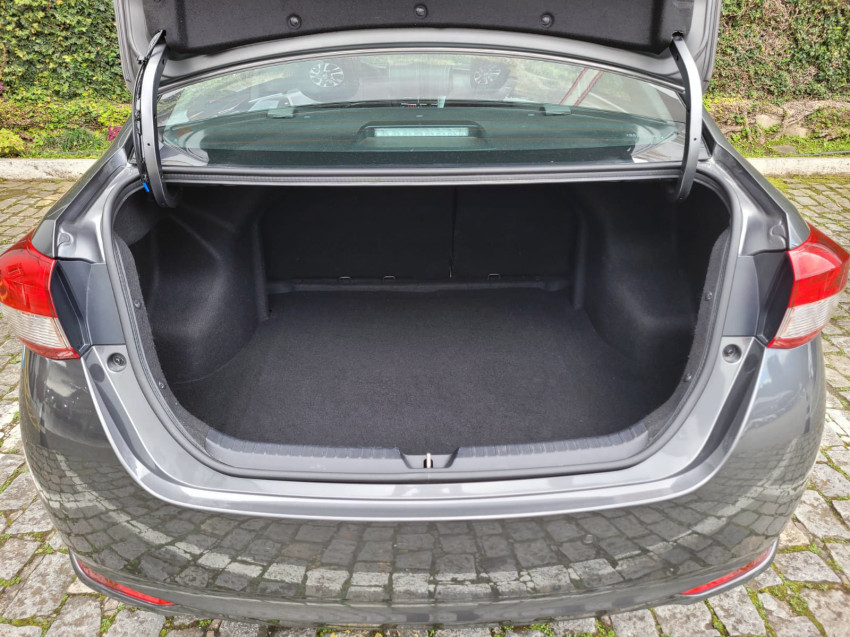 baixa km! - toyota yaris xls sedan 1.5 flex  automatico18