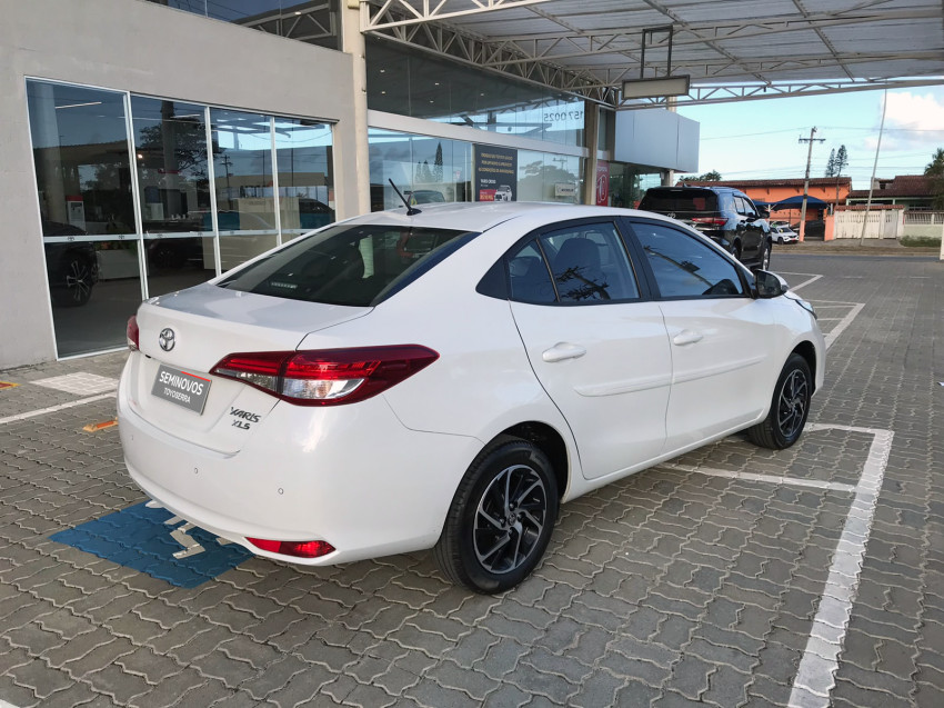 baixa km! - toyota yaris xls sedan 1.5 flex  automatico4