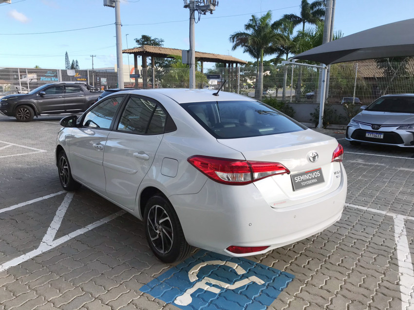baixa km! - toyota yaris xls sedan 1.5 flex  automatico5