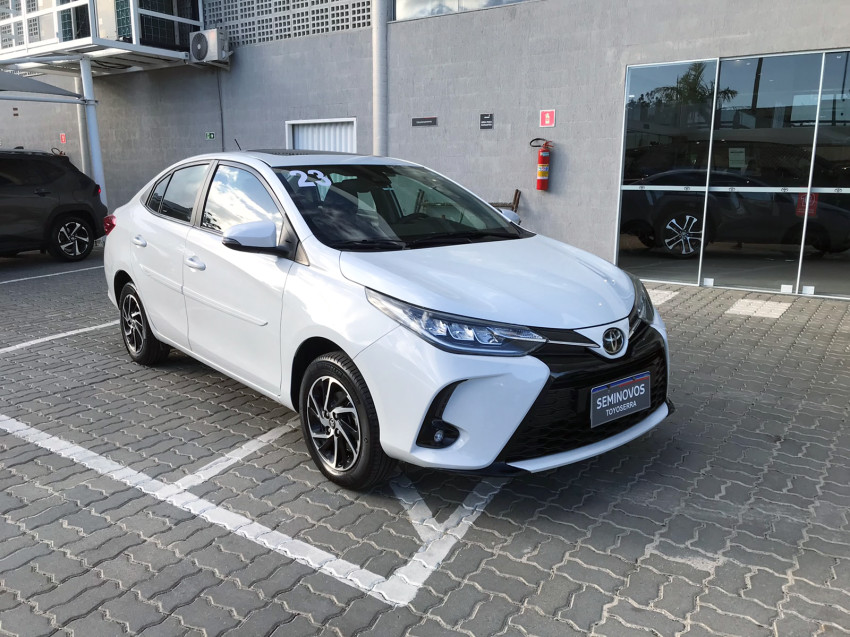 baixa km! - toyota yaris xls sedan 1.5 flex  automatico3
