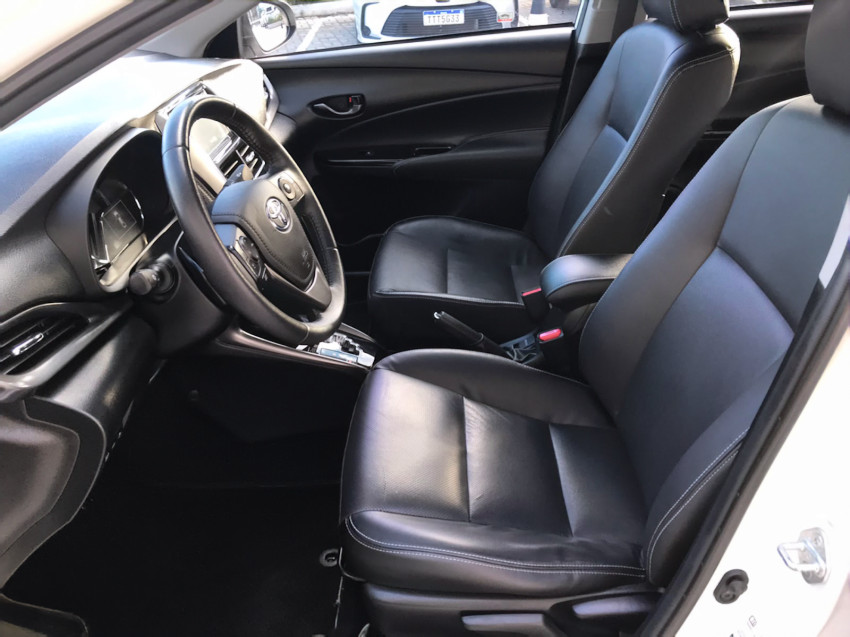 baixa km! - toyota yaris xls sedan 1.5 flex  automatico7