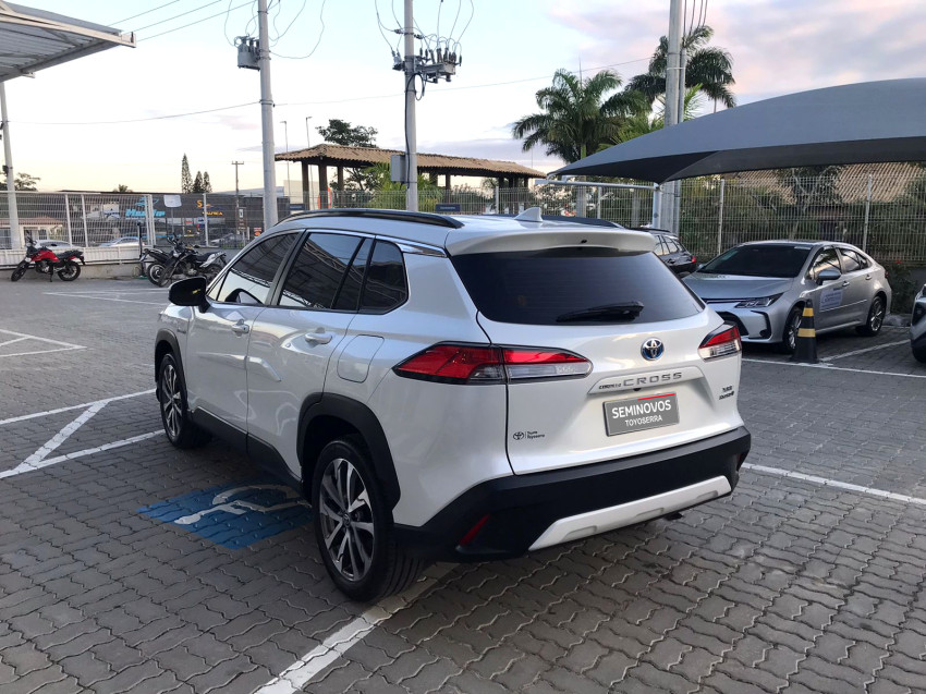 toyota corolla cross xrv 1.8  automatico (hibrido)5