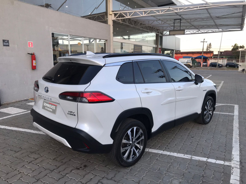 toyota corolla cross xrv 1.8  automatico (hibrido)4