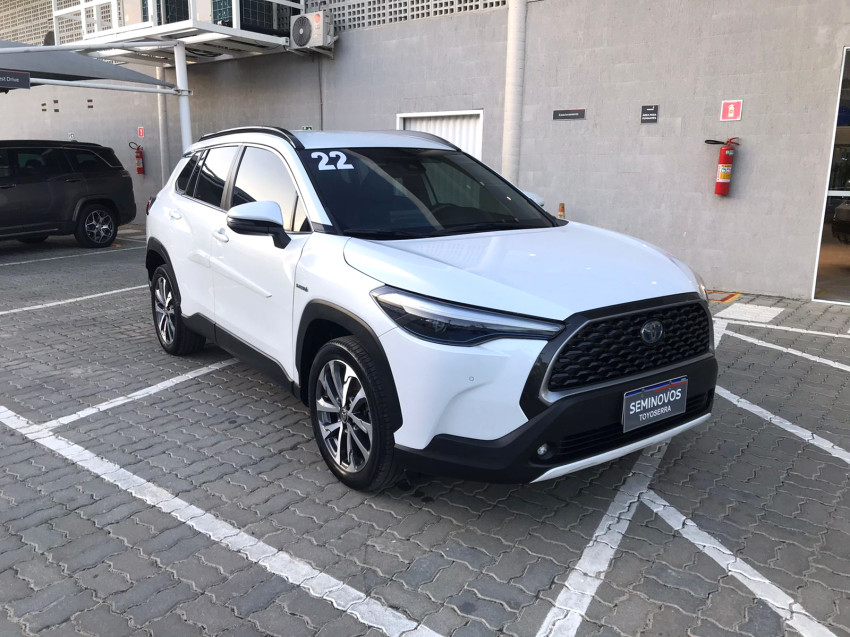 toyota corolla cross xrv 1.8  automatico (hibrido)3