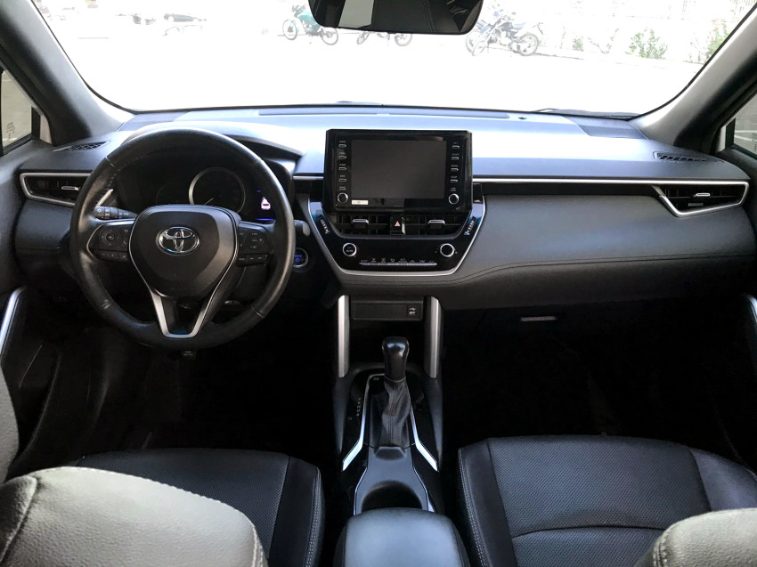 toyota corolla cross xrv 1.8  automatico (hibrido)6