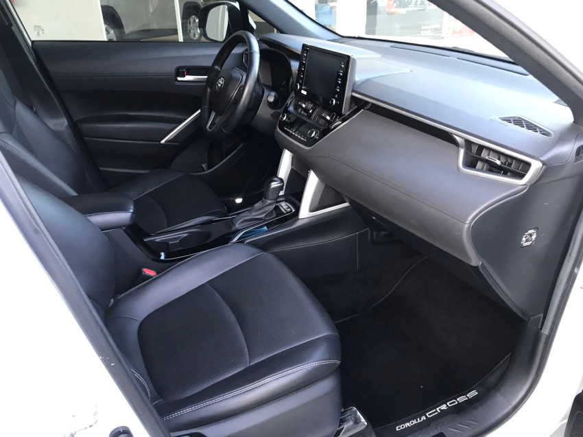 toyota corolla cross xrv 1.8  automatico (hibrido)9