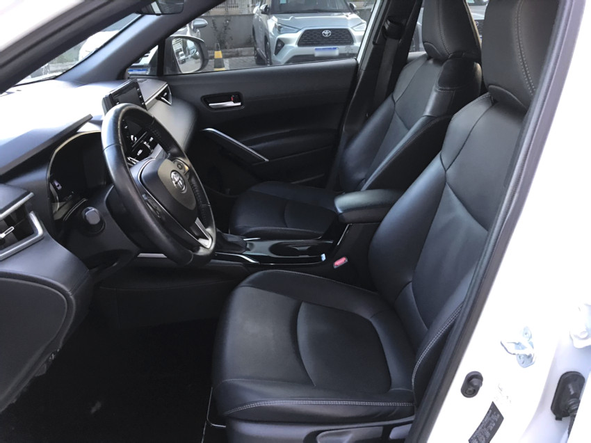 toyota corolla cross xrv 1.8  automatico (hibrido)7