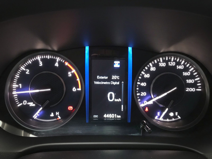 toyota hilux sw4 srx plat. 4x4 2.8 tb die. automatico9