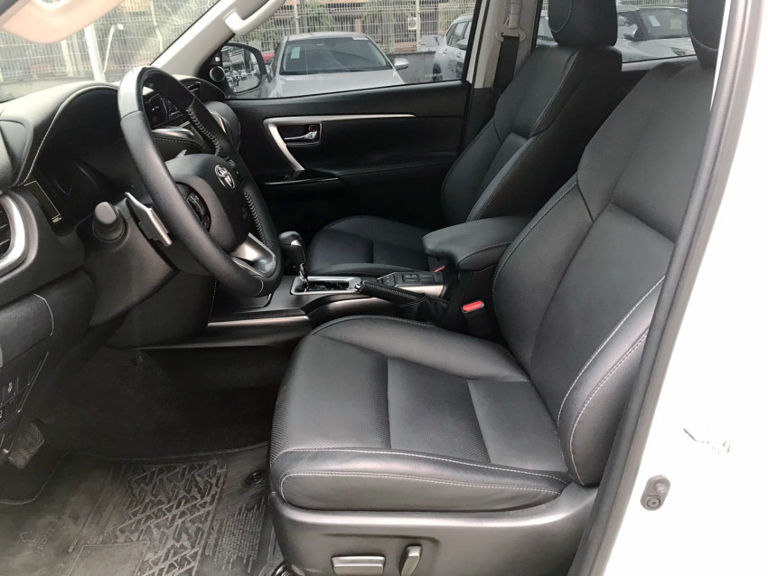 toyota hilux sw4 srx plat. 4x4 2.8 tb die. automatico7