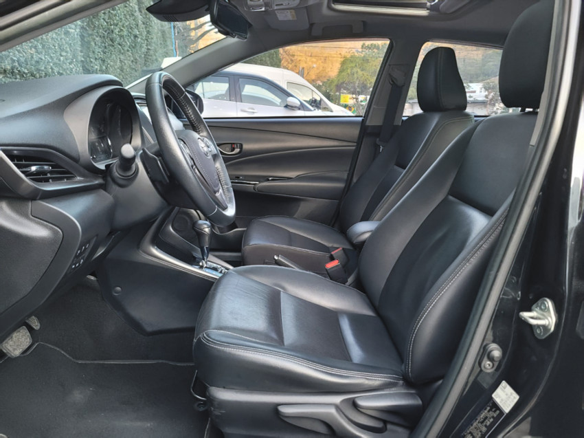 baixa km! - toyota yaris xls sedan 1.5 flex  automatico7