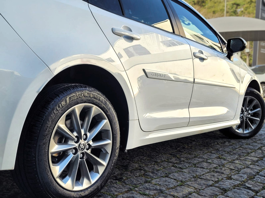 toyota corolla gli 2.0  flex automatico18