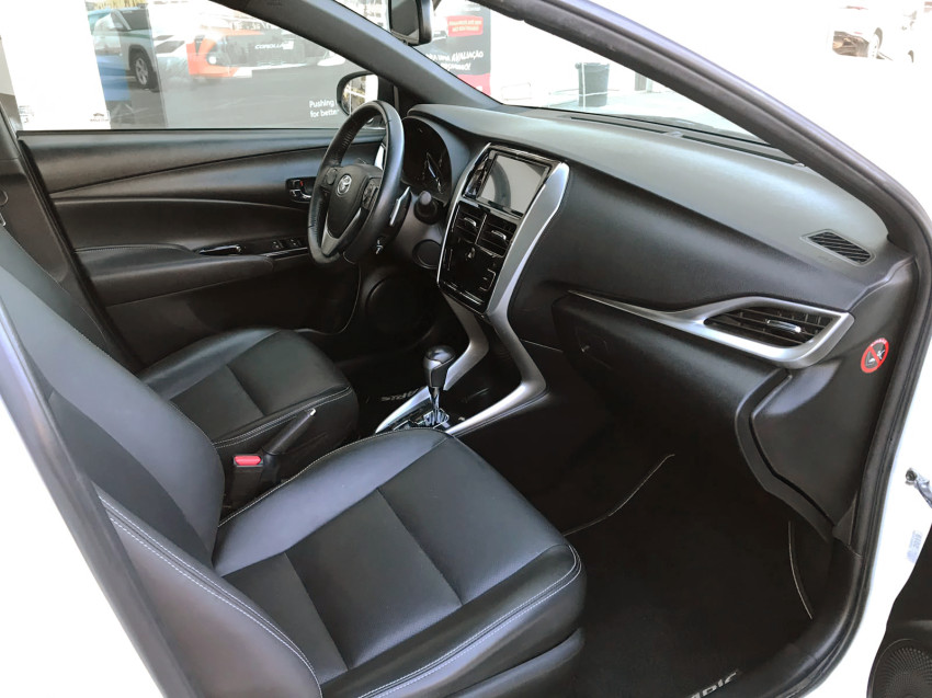 toyota yaris xls 1.5 flex  automatico10