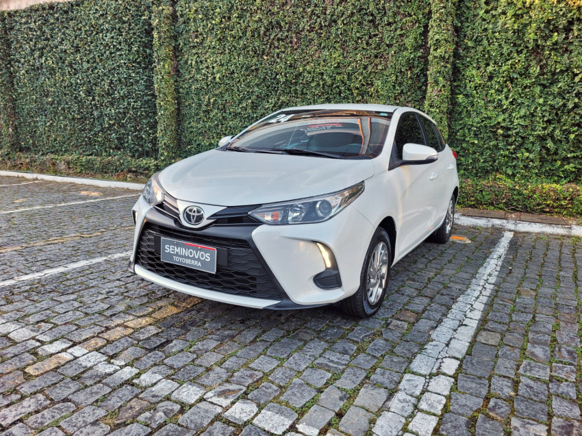 toyota yaris xs 1.5 flex  automatico1