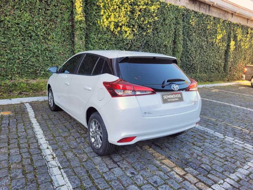 toyota yaris xs 1.5 flex  automatico5