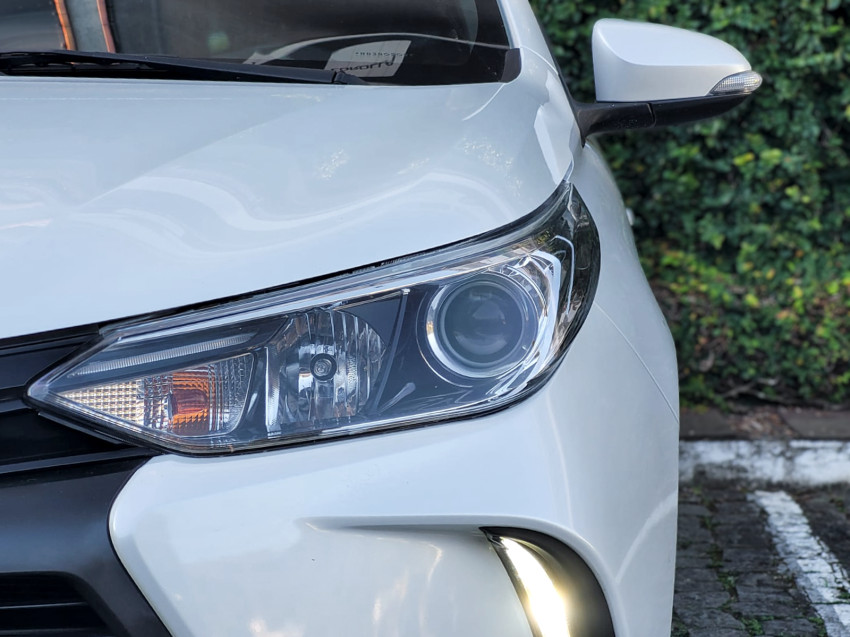 toyota yaris xs 1.5 flex  automatico15