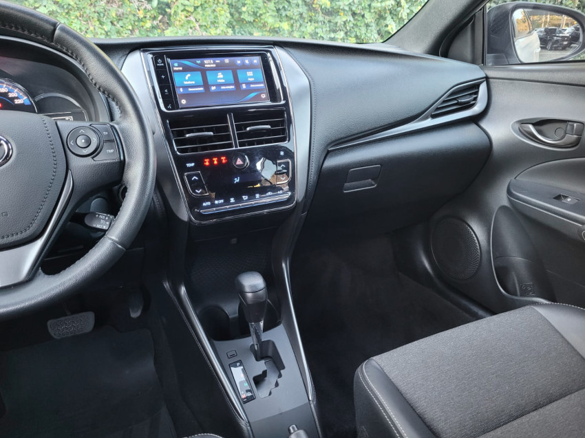 toyota yaris xs 1.5 flex  automatico12